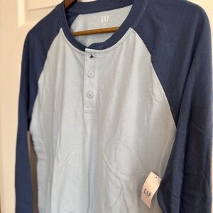 Gap | Men’s Raglan T-Shirt (Medium) - Long-sleeved